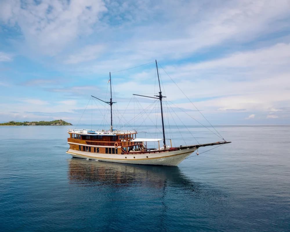 Voyage 03 liveaboard boat