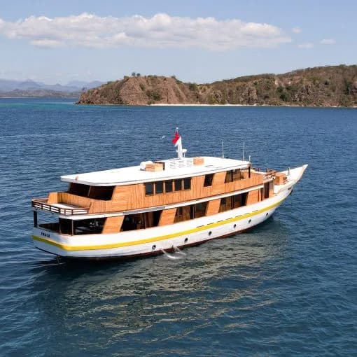 Luxury 02 liveaboard boat