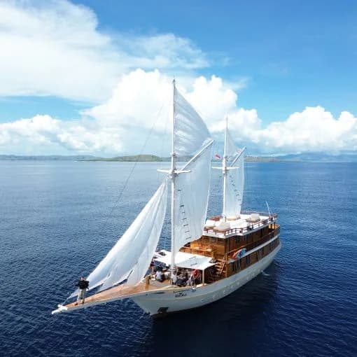 Luxury 07 liveaboard boat
