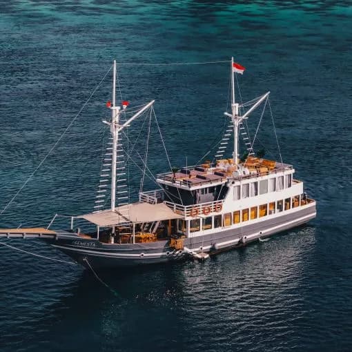 Luxury 09 liveaboard boat