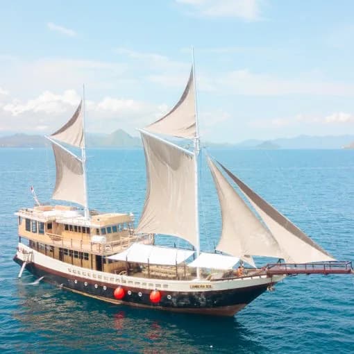 Luxury 10 liveaboard boat